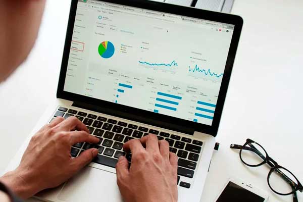 Анализ конкурентов нейросетью